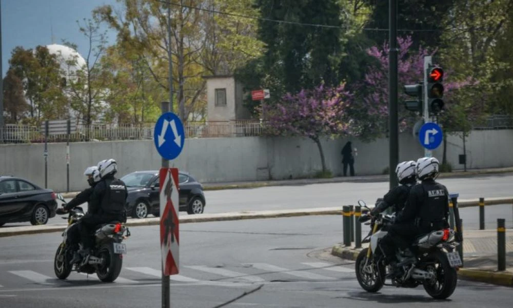 Άγιος Στέφανος: Μηχανή της ομάδας «ΔΙΑΣ» συγκρούστηκε με ΙΧ - 2 αστυνομικοί τραυματίες
